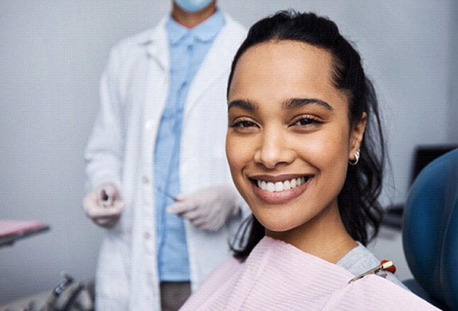 A young woman who’s just gotten Lumineers for her smile